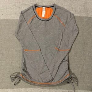 Lucy L/S Tee with side ruching.